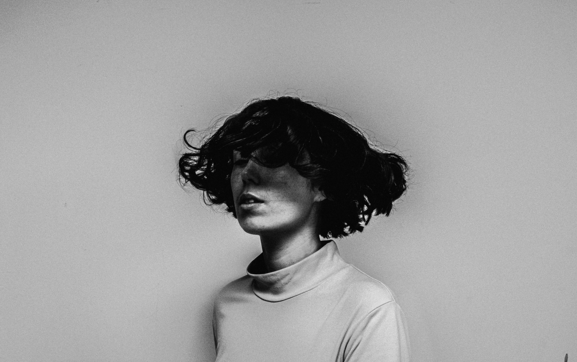 NEWS: Kelly Lee Owens collaborates with John Cale on foreboding bilingual single 'Corner Of My Sky'