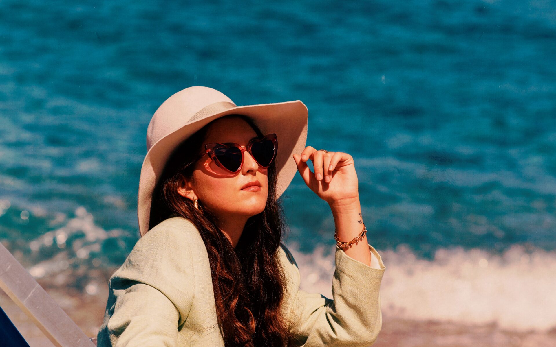 EXCLUSIVE: Veronica Fusaro Unveils Her New Single 'Beach' 1