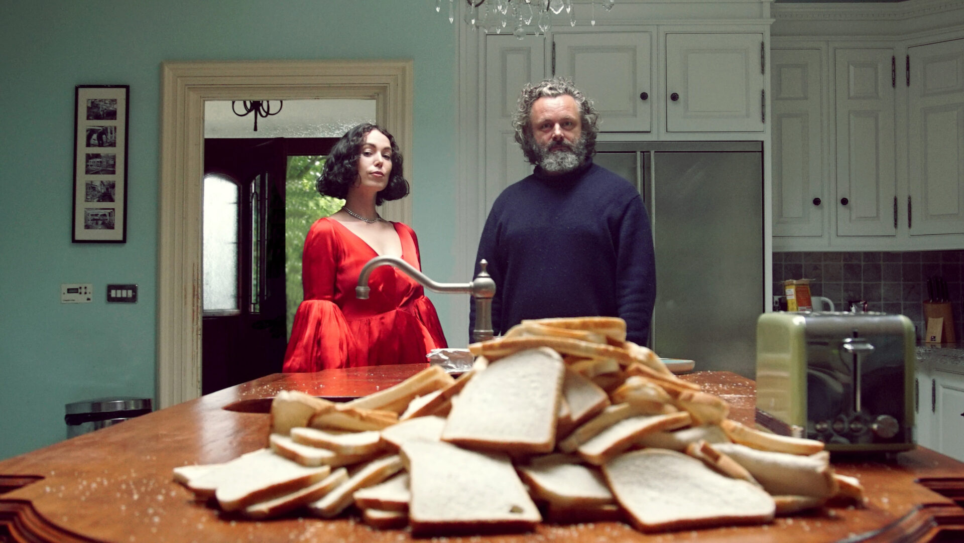NEWS: Kelly Lee Owens unveils new video for 'Corner of My Sky' featuring Michael Sheen