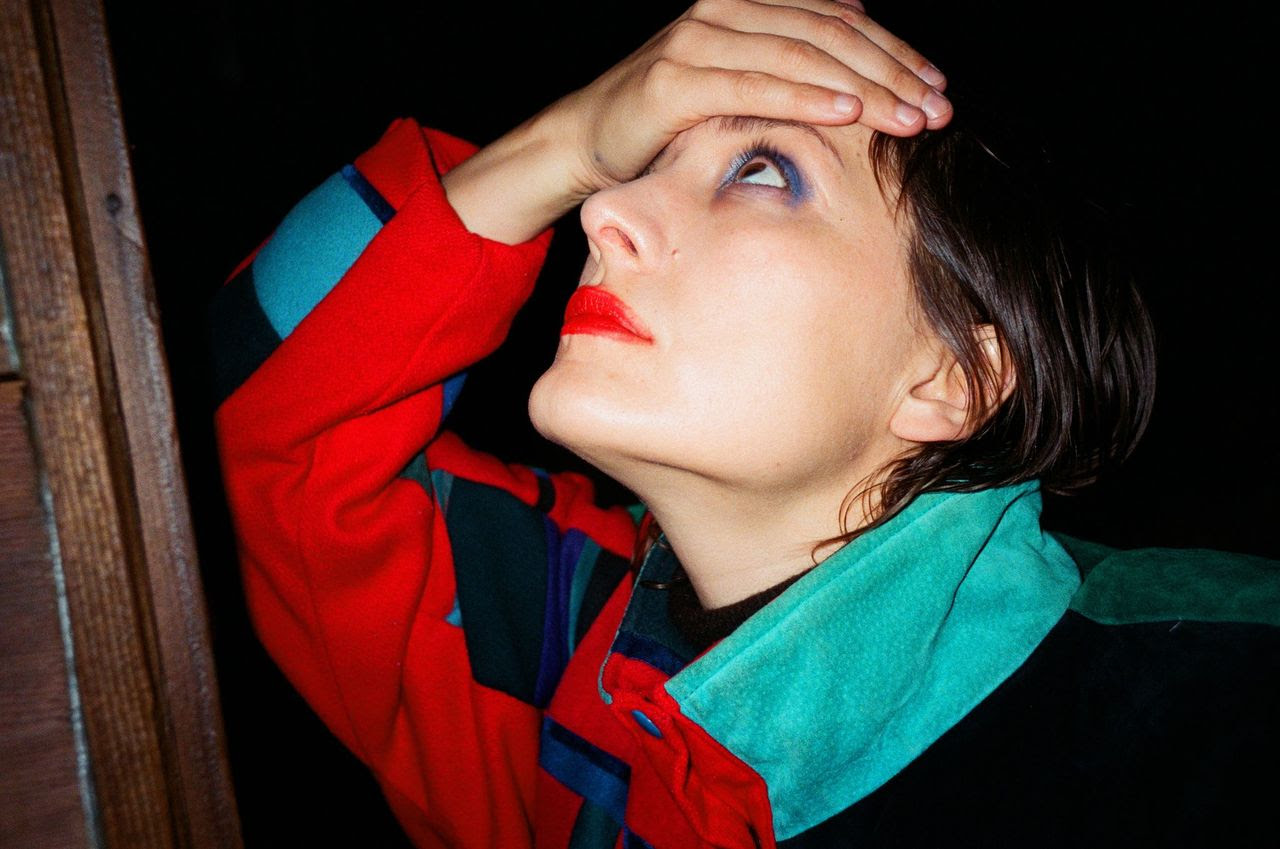 NEWS: Cate Le Bon shares new video for 'Remembering Me'