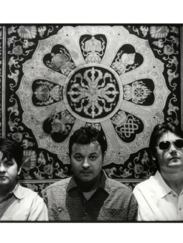 NEWS: Manic Street Preachers tease 'Know Your Enemy' reissue with video for another unreleased track 'Studies in Paralysis'